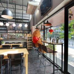 Отель D Varee Xpress Makkasan Таиланд, Бангкок - 1 отзыв об отеле, цены и фото номеров - забронировать отель D Varee Xpress Makkasan онлайн гостиничный бар