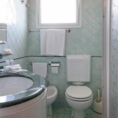 Отель Park Hotel Serena Италия, Римини - 1 отзыв об отеле, цены и фото номеров - забронировать отель Park Hotel Serena онлайн ванная
