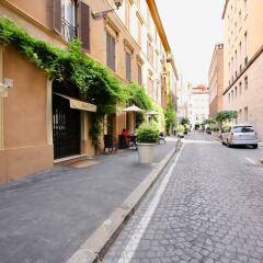 Отель Travel & Stay Frezza Red парковка