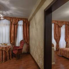 Отель Locanda al Leon 2 Венеция комната для гостей фото 2