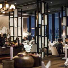 Отель The Continent Bangkok by Compass Hospitality гостиничный бар