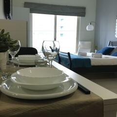 Отель HiGuests Vacation Homes - Marina Views в номере