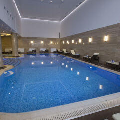 Отель Ararat Resort бассейн