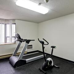Отель Travelodge by Wyndham Toronto East фитнесс-зал фото 4