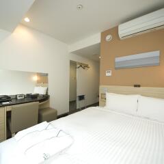 Отель Sotetsu Fresa Inn Tokyo-Kyobashi комната для гостей