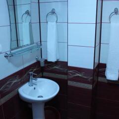 Отель Traditsia Guest House Болгария, Копривштица - отзывы, цены и фото номеров - забронировать отель Traditsia Guest House онлайн ванная фото 2