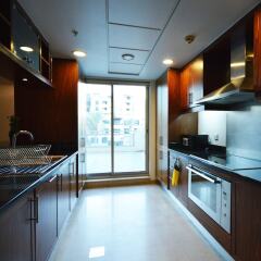 Отель City Nights Holiday Home-Villa Burj View в номере