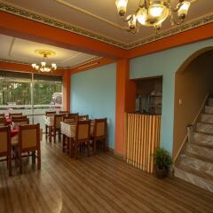 Отель OYO 207 Hotel Cirrus Непал, Нагаркот - отзывы, цены и фото номеров - забронировать отель OYO 207 Hotel Cirrus онлайн питание