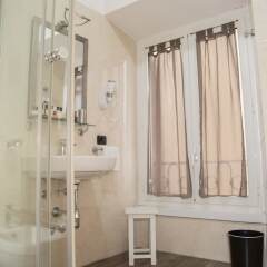 Отель Inn Rome Rooms & Suites ванная фото 3