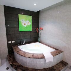 Отель Petals Inn Бангкок бассейн