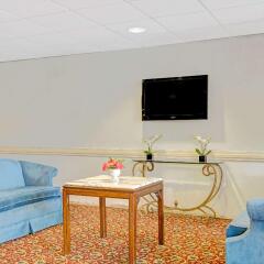 Отель Microtel Inn & Suites by Wyndham Raleigh комната для гостей