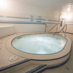 Отель Royal Scot Hotel & Suites Канада, Виктория - отзывы, цены и фото номеров - забронировать отель Royal Scot Hotel & Suites онлайн бассейн