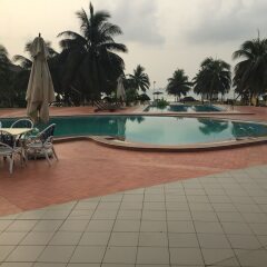 Отель Busua Beach Resort бассейн