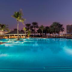 Отель Beach Rotana ОАЭ, Абу-Даби - 1 отзыв об отеле, цены и фото номеров - забронировать отель Beach Rotana онлайн бассейн фото 2