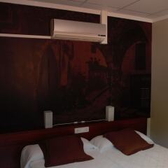Hotel Restaurant Guilleumes сейф в номере