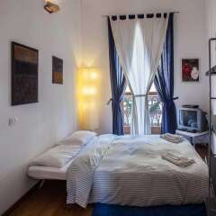 Отель B&B Centro Storico Via Manno сейф в номере