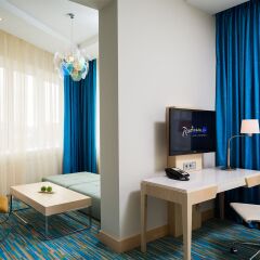 Гостиница Radisson Blu Челябинск в Челябинске 13 отзывов об отеле, цены и фото номеров - забронировать гостиницу Radisson Blu Челябинск онлайн удобства в номере фото 2