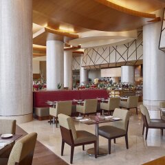Отель Al Ghurair Rayhaan by Rotana питание фото 3