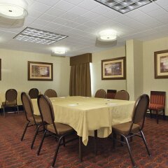 Отель Hampton Inn Columbus-International Airport фото 2