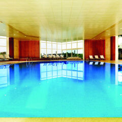 Renaissance Polat Istanbul Hotel Стамбул бассейн
