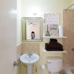 Отель Kgn Most Centrally Located One Bdrm II ванная