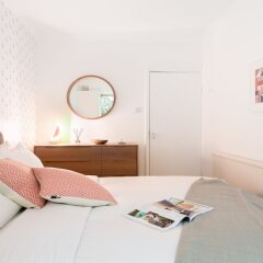 Отель The Kensington Grove - Stylish 2bdr Flat With Private Patio Лондон фото 4