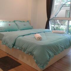 Апартаменты Apartment At Bangkok Near Pool Бангкок комната для гостей фото 2