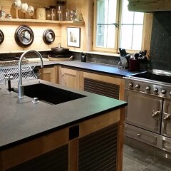 Отель Luxurious Chalet with Hot Tub в номере