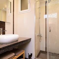 Отель FM Luxury 2-BDR Apartment - Rise and Shine Болгария, София - отзывы, цены и фото номеров - забронировать отель FM Luxury 2-BDR Apartment - Rise and Shine онлайн ванная фото 2