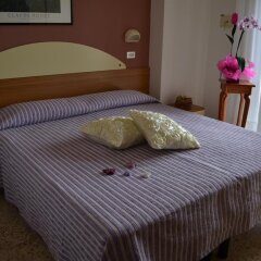 Hotel Jasmine Римини комната для гостей
