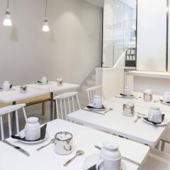 Отель Le Lapin Blanc Париж помещение для мероприятий