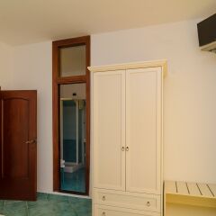 Hotel Aragonese сейф в номере