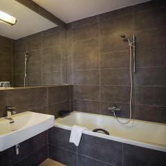 Отель & Residence U Tri Bubnu Чехия, Прага - 12 отзывов об отеле, цены и фото номеров - забронировать отель & Residence U Tri Bubnu онлайн ванная фото 2