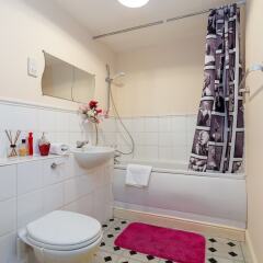 Отель 3 Bedroom Flat Near Canary Wharf ванная