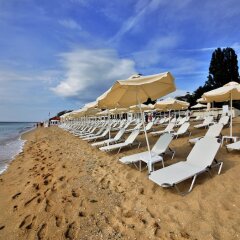 Отель RIU Hotel Astoria Mare - All Inclusive Болгария, Золотые пески - отзывы, цены и фото номеров - забронировать отель RIU Hotel Astoria Mare - All Inclusive онлайн пляж фото 2