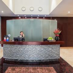 Отель Beach Rotana All Suites интерьер отеля