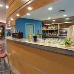 Отель Tryp Port Cambrils гостиничный бар