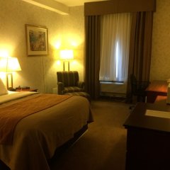 Отель Comfort Inn & Suites Medicine Hat Канада, Медисин-Хат - отзывы, цены и фото номеров - забронировать отель Comfort Inn & Suites Medicine Hat онлайн комната для гостей фото 3