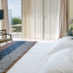 Отель Mercure Rimini Lungomare Италия, Римини - 8 отзывов об отеле, цены и фото номеров - забронировать отель Mercure Rimini Lungomare онлайн балкон