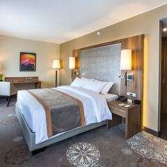 Гостиница DoubleTree by Hilton Tyumen в Тюмени - забронировать гостиницу DoubleTree by Hilton Tyumen, цены и фото номеров Тюмень комната для гостей