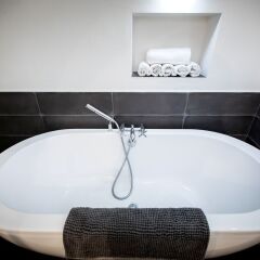 Отель Friday Songs Apartments Чехия, Прага - отзывы, цены и фото номеров - забронировать отель Friday Songs Apartments онлайн ванная
