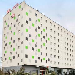 Отель Ibis Sofia Airport Болгария, София - 10 отзывов об отеле, цены и фото номеров - забронировать отель Ibis Sofia Airport онлайн вид на фасад