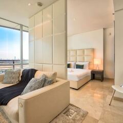 Апартаменты Luxury Apartment Steps Away From Everything! Дубай комната для гостей фото 2