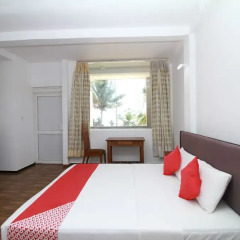 OYO 246 Roy Villa Beach Hotel Галле фото 2