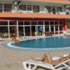 Отель Iris Beach Hotel - Half Board Болгария, Свети Влас - отзывы, цены и фото номеров - забронировать отель Iris Beach Hotel - Half Board онлайн бассейн фото 2