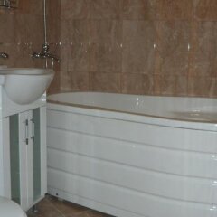 Отель Rusalka Spa Complex Болгария, Свиштов - отзывы, цены и фото номеров - забронировать отель Rusalka Spa Complex онлайн ванная