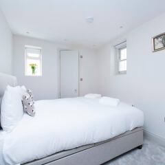 Отель Lovely 2BR flat in West London комната для гостей
