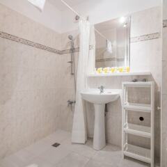 Апартаменты Metro Wilanowska 3-Bedroom Apartment Варшава ванная