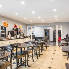 Отель Quality Inn and Suites North/Polaris питание