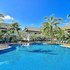 Отель First Bungalow Beach Resort бассейн фото 7